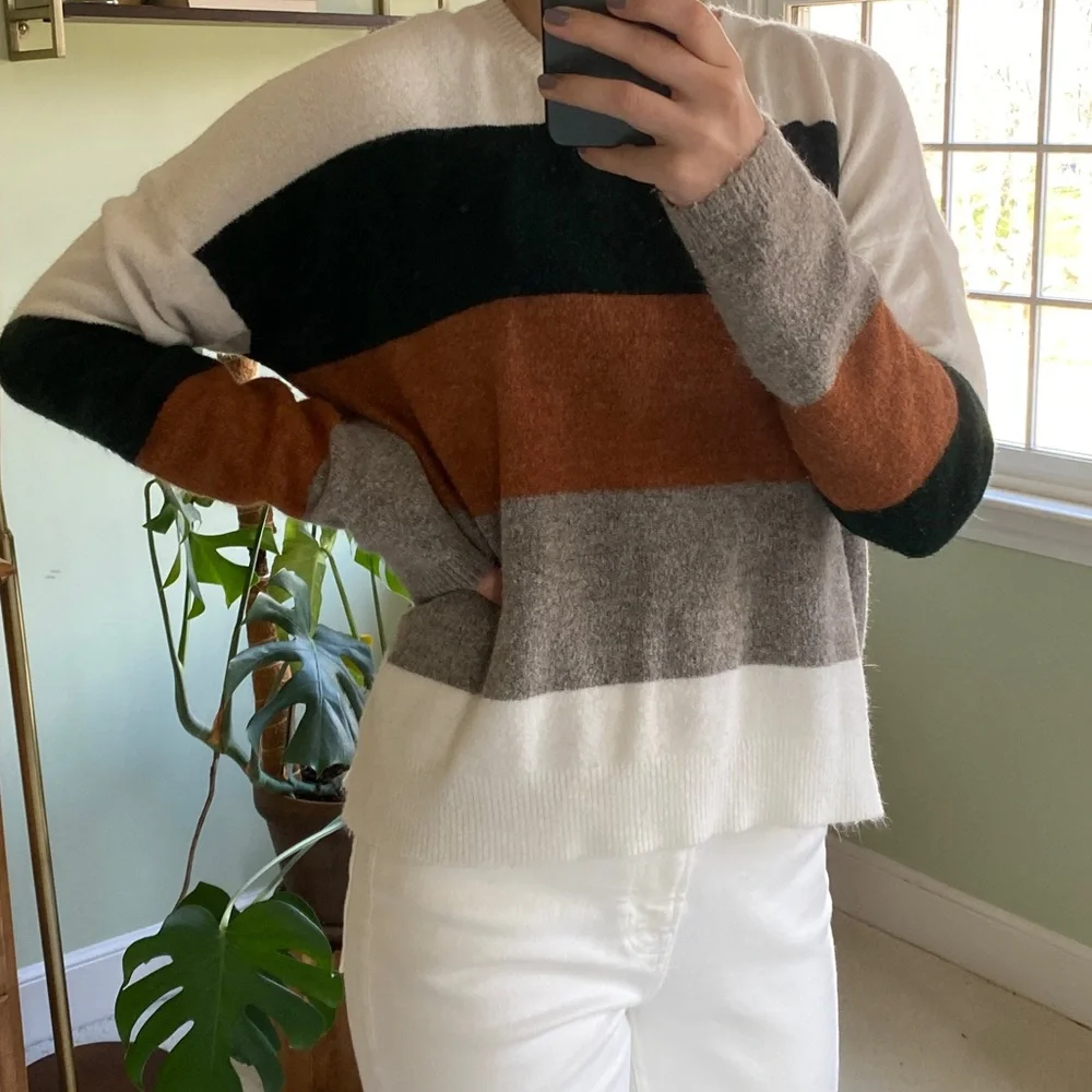 Colorblock Sweater - Picture 5 of 7